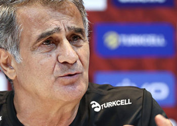 A Milli Futbol Takımı'yla yolları ayrılan Şenol Güneş: Namusumuzla geldik, namusumuzla gidiyoruz