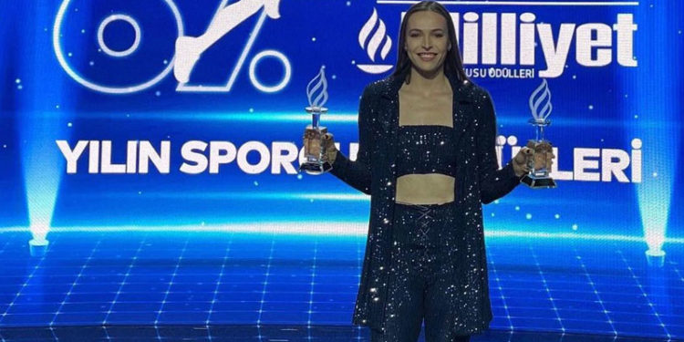 A Milli Kadın Voleybol Takımı Kaptanı Eda Erdem: Kız çocuklarının gözlerinde nasıl bir yerde olduğumuzun farkındayız ve bu sorumluluğu taşıyoruz