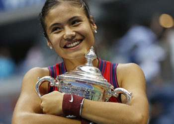 ABD Açık'ta tek kadınlar şampiyonu İngiliz Emma Raducanu oldu