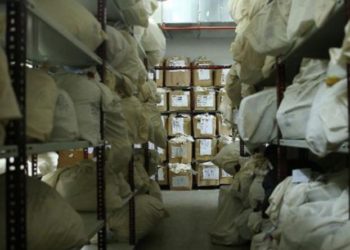 Adli emanetteki 4 ton uyuşturucu dahil ne varsa satmış!