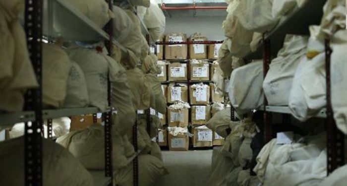 Adli emanetteki 4 ton uyuşturucu dahil ne varsa satmış!