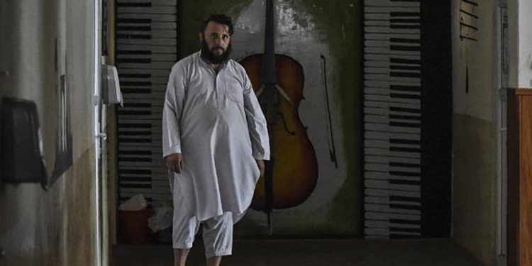 Afganistan'da Taliban yasağı nedeniyle müzik aletleri çürümeye terk edildi