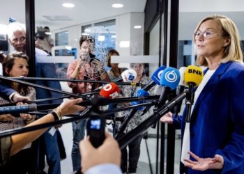 Afganistan'daki tahliyelerde geç kalmakla suçlanan Hollanda Dışişleri Bakanı Kaag istifa etti