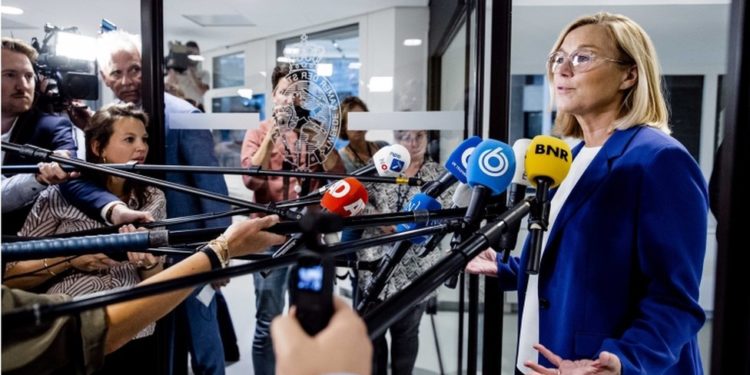 Afganistan'daki tahliyelerde geç kalmakla suçlanan Hollanda Dışişleri Bakanı Kaag istifa etti