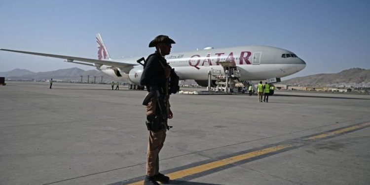 Afganistan'dan tahliye uçuşları Taliban'ın izniyle yeniden başladı