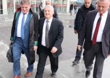 Ahmet Zeki Üçok ‘Sahte çürük raporu’ davasında yine mahkum oldu