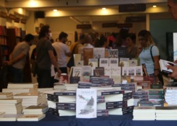 Akdoğan’ın Dengê Zê kitabı imza gününe büyük ilgi