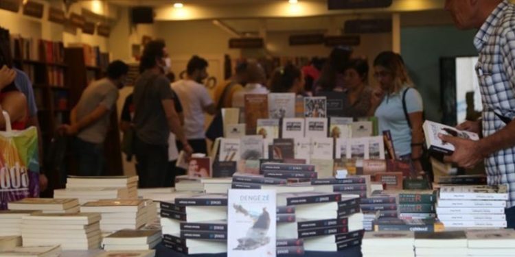 Akdoğan’ın Dengê Zê kitabı imza gününe büyük ilgi