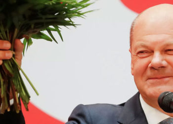 Almanya'da SPD'li Scholz seçimi kazandığını, Yeşiller ve FDP ile hükümet kuracağını söyledi