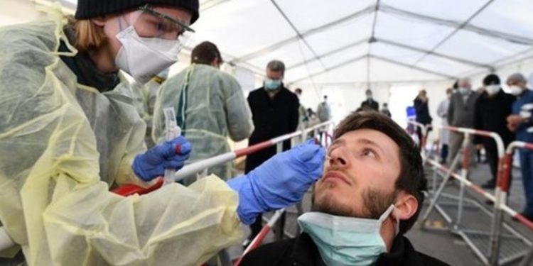 Almanya'dan aşı olmayanlara kötü haber