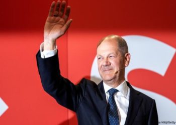 Almanya’da seçim: Sosyal Demokrat Parti az farkla öne geçti