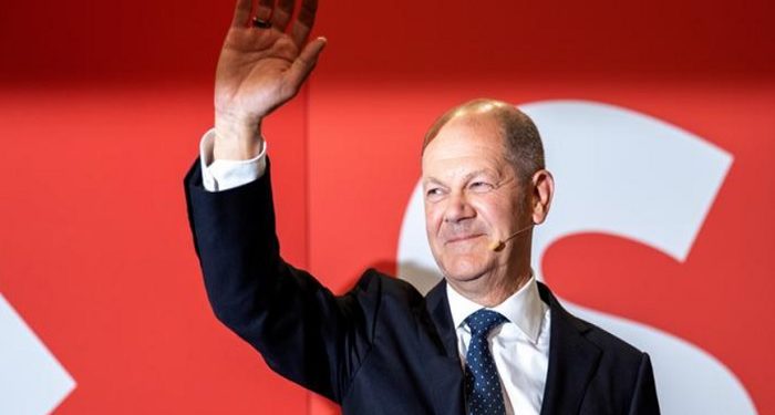 Almanya’da seçim: Sosyal Demokrat Parti az farkla öne geçti