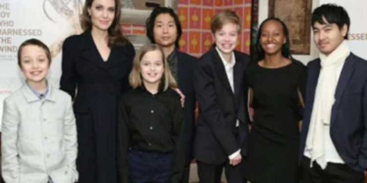 Angelina Jolie, ilk kez çocuklarının fotoğrafını paylaştı