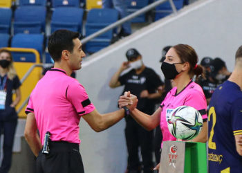 Ankaralı evli çift, derbiyi yönetti