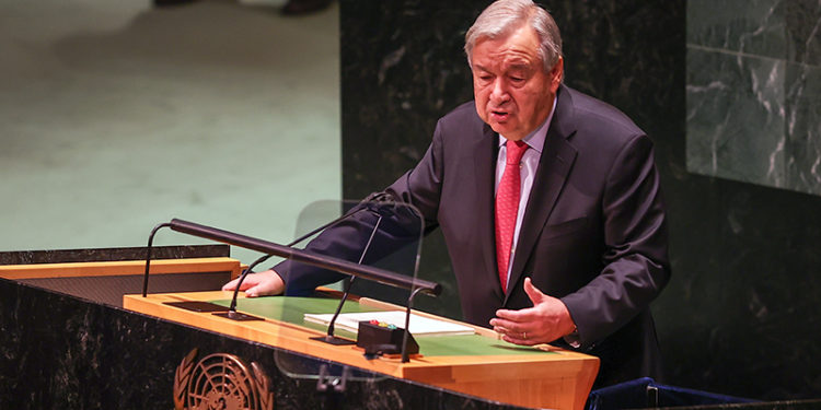 BM Genel Sekreteri Guterres: Milyonlar açken milyarderler zevkine uzaya gidiyor