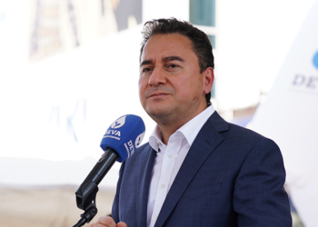 Babacan'dan 'büyüme rakamları' yorumu: Halk yoksullaşırken bir avuç insanın daha da zenginleşmesiyle övünülmez