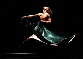 Bahçeli'nin 'yarı çıplak soytarı' dediği dansçı Azazi'den yanıt