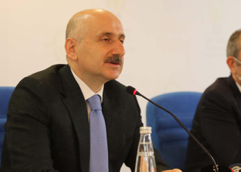 Bakan Karaismailoğlu: Covid-19 sürecinde 5,4 milyon haneye 4.7 milyar lira yardım elden teslim edildi