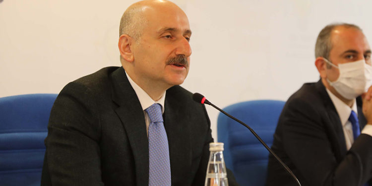 Bakan Karaismailoğlu: Covid-19 sürecinde 5,4 milyon haneye 4.7 milyar lira yardım elden teslim edildi