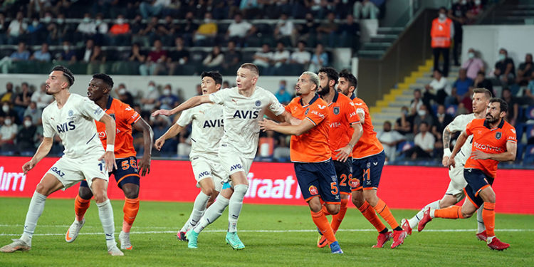 Başakşehir, ilk galibiyetini Fenerbahçe karşısında aldı