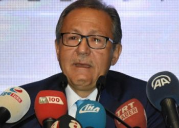 Belediye başkanlığından ağlayarak istifa eden Ahmet Edip Uğur vefat etti