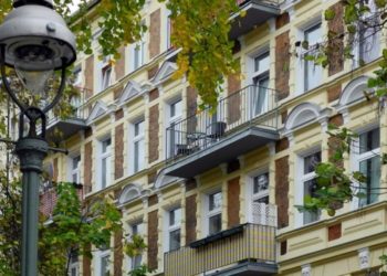 Berlinliler yüksek kiralara karşı şirketlerin elindeki binaların kamulaştırılmasına karar verdi