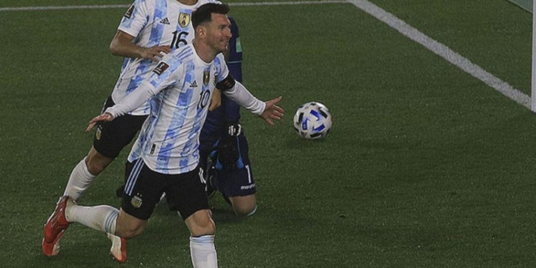 Bolivya karşısında 'hat-trick' yapan Messi, Pele'yi geçti