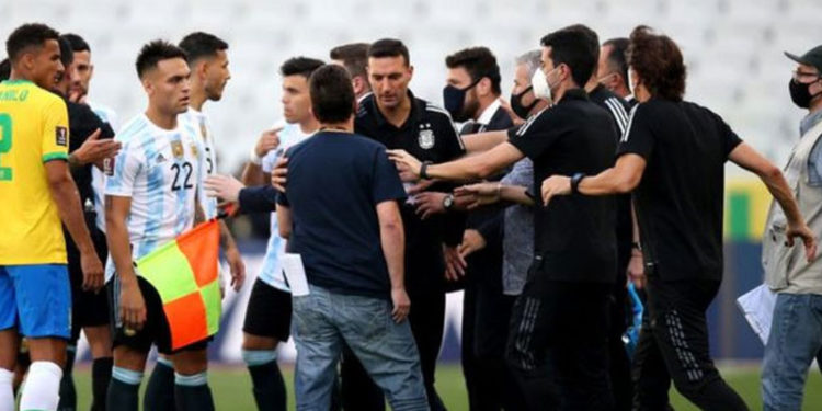 Brezilya-Arjantin maçı, konuk takım oyuncularının Covid kurallarını ihlal ettiği gerekçesiyle yarıda kaldı