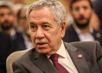 B&uuml;lent Arın&ccedil;: Dindar insanların bile tersine d&ouml;nd&uuml;ğ&uuml;n&uuml; g&ouml;receksiniz