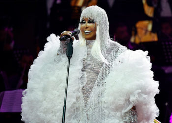 Bülent Ersoy'un ekibi sahte PCR testi davası bitene kadar Kıbrıs’ta kalacak