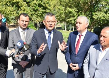 CHP'li Özgür Özel: Devlet, üzüm üreticisine hakaret etmiş ve küfür etmiştir