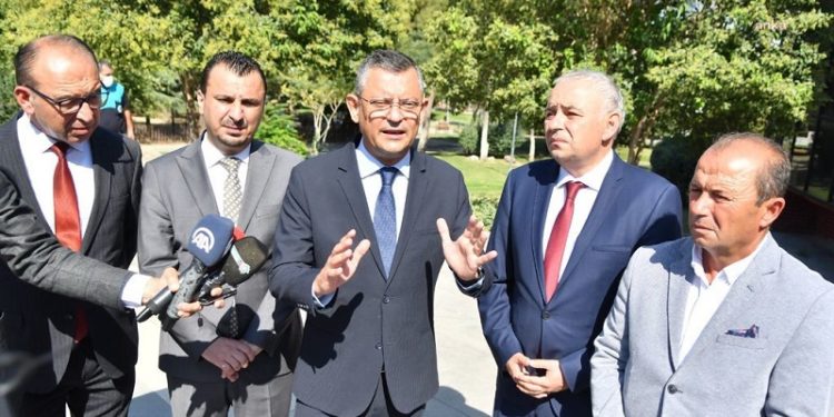 CHP'li Özgür Özel: Devlet, üzüm üreticisine hakaret etmiş ve küfür etmiştir