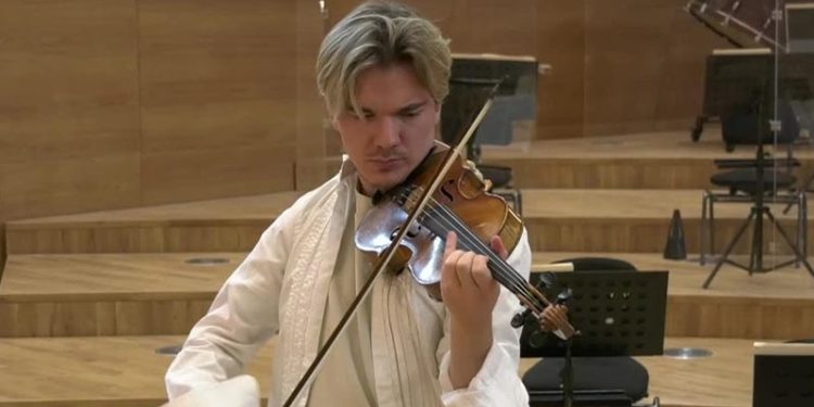 CSO'nun 2021-2022 sezonu Yury Revich konseri ile açıldı