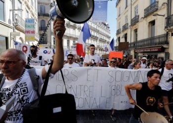 Covid aşısı: Fransa, aşı olmayan 3 bine yakın sağlık çalışanını açığa aldı