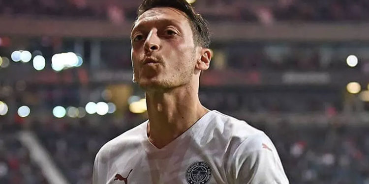 Crouch'tan Havertz'e eleştiri: Mesut Özil gibi tembel ve işe yaramaz