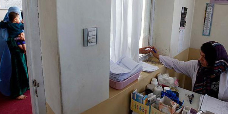 DSÖ: Afganistan'da yüzlerce sağlık merkezi kapanma riskiyle karşı karşıya