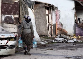 Derin Yoksulluk raporu: Anneler &ccedil;ocuklarına mama yerine şekerli su i&ccedil;iriyor