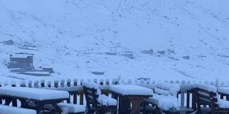 Doğu Karadeniz'de yaylalar karla kaplandı