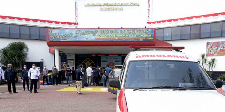 Endonezya'da hapishanede yangın çıktı: En az 40 ölü