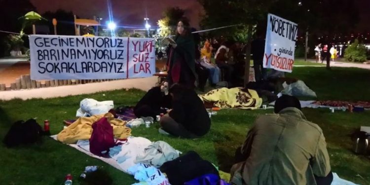 Erdoğan’ın hedef gösterdiği yurtsuz öğrencilere polis saldırdı: 80 gözaltı