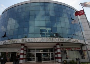 Esenyurt Belediyesi&rsquo;ne AKP d&ouml;neminden kalan bor&ccedil; nedeniyle haciz geldi
