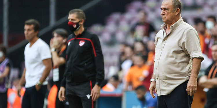 Fatih Terim'den taraftara mesaj: İçeride morali bozuk olan var, ağlayan var; bu hoş değil