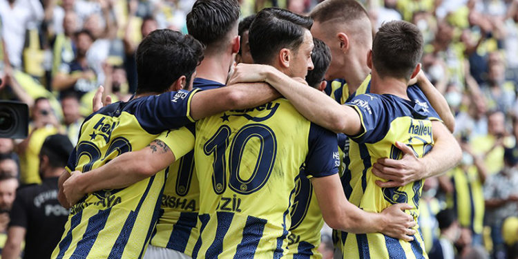 Fenerbahçe, UEFA Avrupa Ligi ilk maçında Frankfurt'a konuk oluyor; işte ilk 11'ler