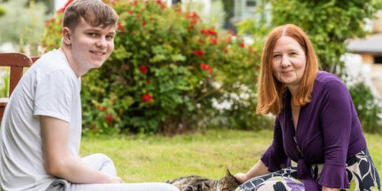 Fortnite Pro: '58 yaşındaki annem de artık profesyonel bir oyun yayıncısı'