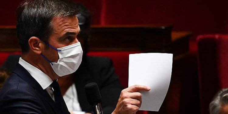 Fransa’da aşı olmayan 3 bin sağlık görevlisi işten uzaklaştırıldı