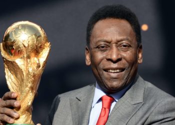 Futbolun kralı Pele ameliyat oldu