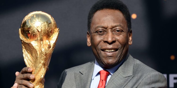 Futbolun kralı Pele ameliyat oldu