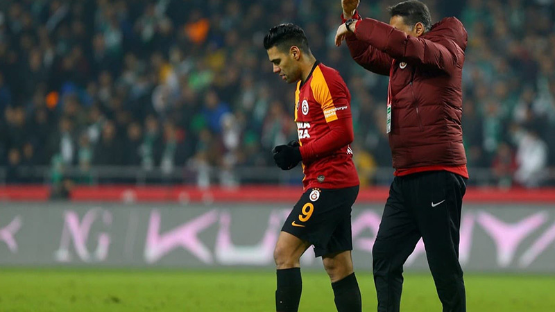 Galatasaray, Falcao'da aradığını bulamadı: 98 maçın 55'ini kaçıran Falcao, 150 milyon liraya yakın para kazandı