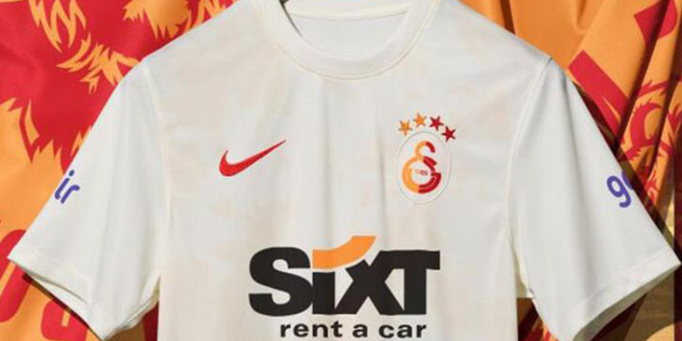 Galatasaray, üçüncü formasını tanıttı