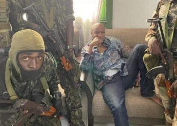 Gine'de darbe girişimi! Cumhurbaşkanı g&ouml;zaltına alındı